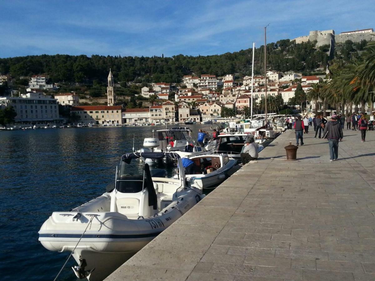 Hvar Apartment 4 ฮวาร์ ภายนอก รูปภาพ